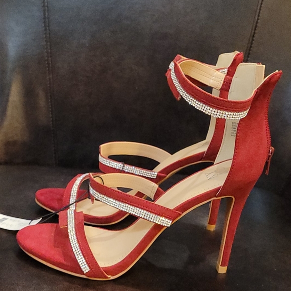 shoes - Picture 2 of 4